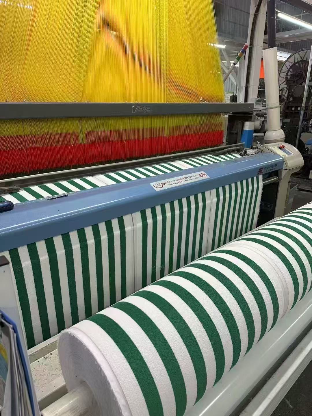 Cores suaves e brilhantes, sem desbotamento, forte absorção de água