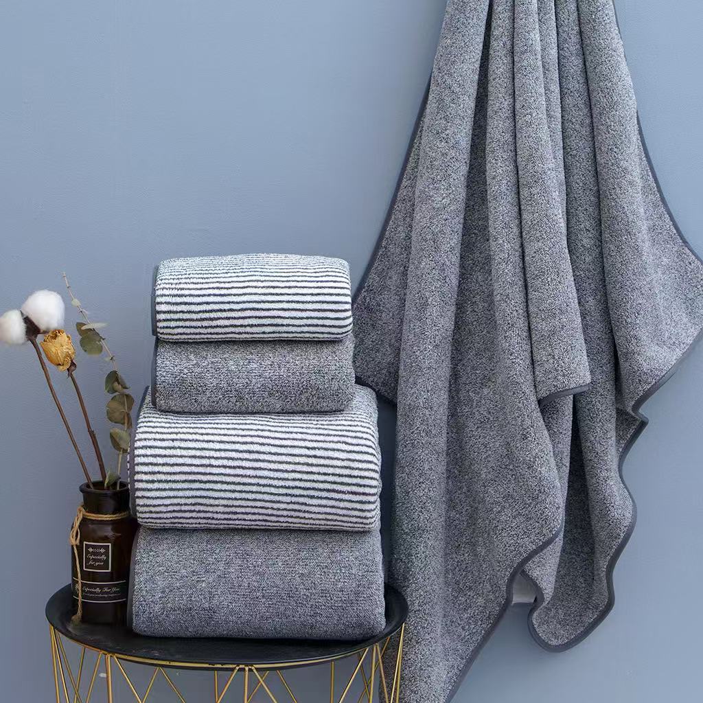 Suave, de colores brillantes, que no se decolora, muy absorbente.